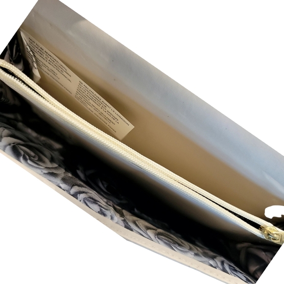 DKNY WOMANS WHITE ZIPPER WALLET - Picture 6 of 6